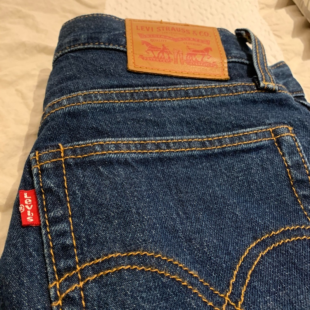 Levi’s wedgie fit - dark wash sz28